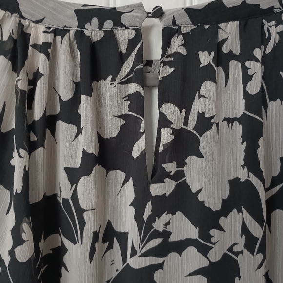 💓Vince Camuto Floral Black and White Women's Top XL - Picture 10 of 17